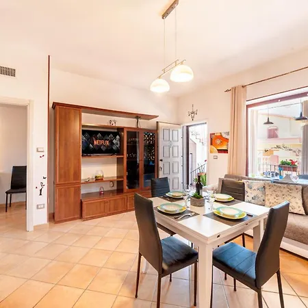 Casa A 50 Mt Dal Mare Con Posto Auto Privato .... Castelsardo