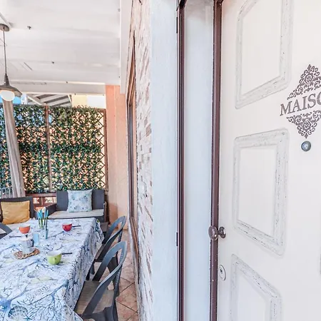 Holiday home Casa A 50 Mt Dal Mare Con Posto Auto Privato .... *