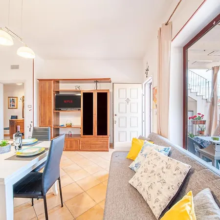 Casa A 50 Mt Dal Mare Con Posto Auto Privato .... Castelsardo